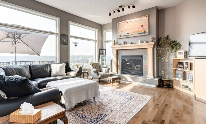 Springbank Hill House | This house is a 3 bedroom(s), 2.5 bathrooms, located in Calgary, AB.