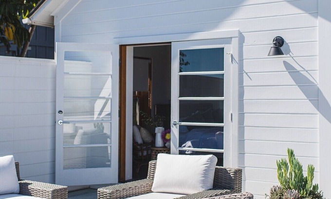 Summerland House | This house is a 4 bedroom, 4.5 bathrooms, located in Summerland, CA