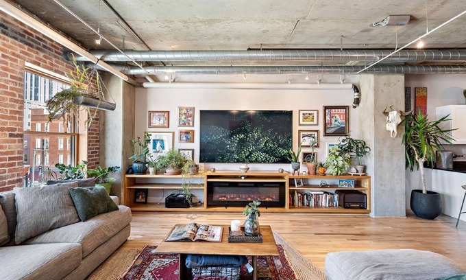 Addison Condo | this modern and sophisticated loft has spectacular city views