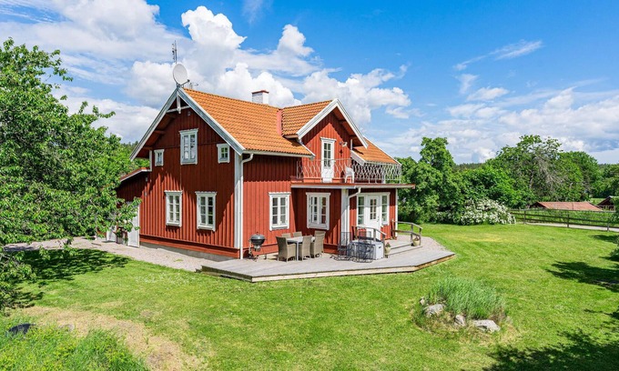 Norrkoping O House | This modern cottage awaits your visit in a beautiful area, close to Kolmården Animal Park and not fa