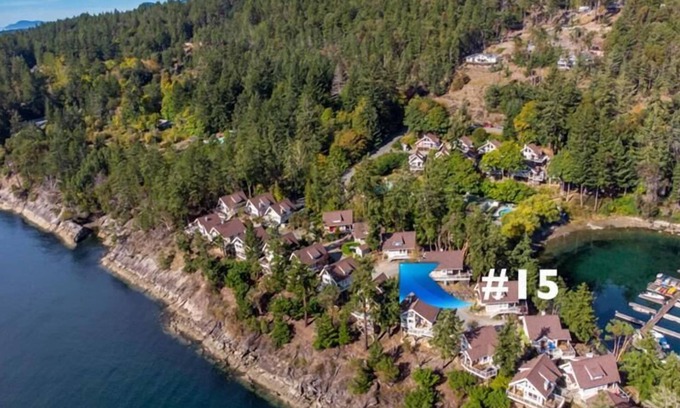 Pender Island Cabin | This Pender Island cottage has stunning views overlooking the Marina.