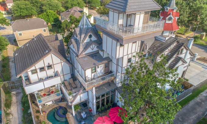 South Central Houston House | This property is featured in the book "111 Places in Houston You Must Not Miss"