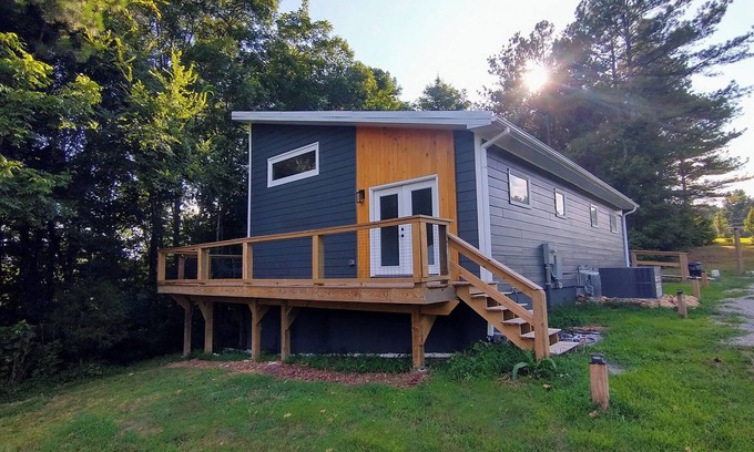 Summertown House | This stylish, modern country home is perfect for a getaway in Summertown, TN.