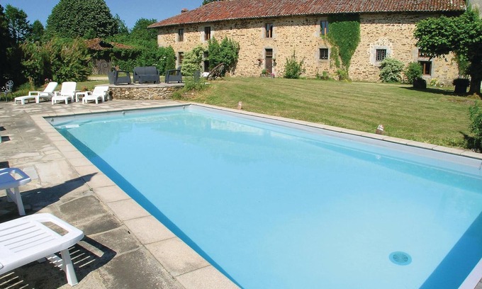 Moissannes House | This superb vacation home with swimming pool is located in Moissannes, 24 km from Limoges, in the No