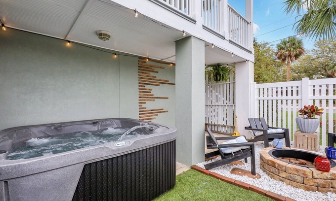 Tybee Island House | This townhouse is a 3 bedroom(s), 2.5 bathrooms, located in Tybee Island, GA.