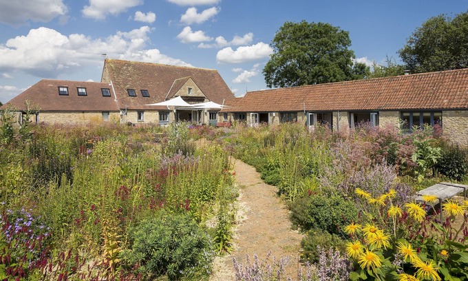 Laverton House | This unique property is an all-mod-cons holiday home with five bedrooms.