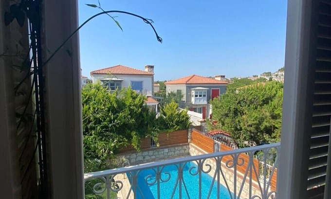 Alacati Villa | This villa is a 4 bedroom(s), 3 bathrooms, located in Çeşme, İzmir.