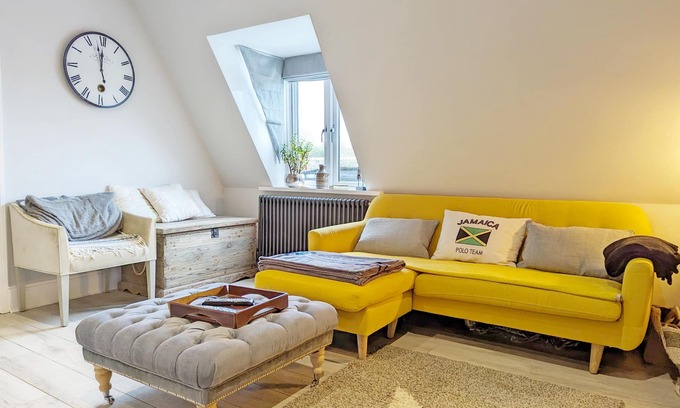 Midhurst Cottage | Thomond House, Midhurst - a flat that sleeps 4 guests in 2 bedrooms