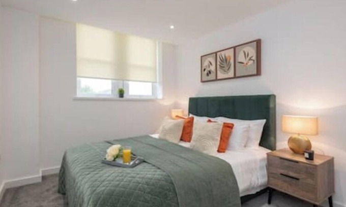 Wakefield Apartment | Thornhill House by Guestz