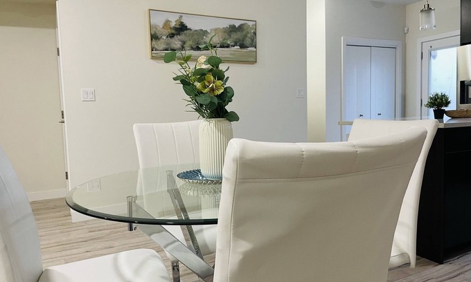 St. Vital House | Thoughtfully furnished house