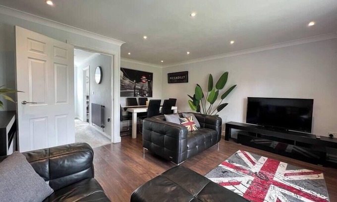 Telford House | Three Bed Townhouse with Parking
