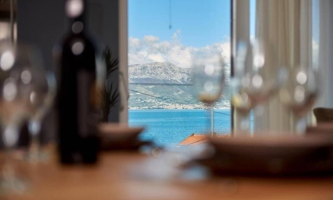 Arbanija Apartment | Three bedroom apartment with terrace and sea view Arbanija, Čiovo (A-24254-a)