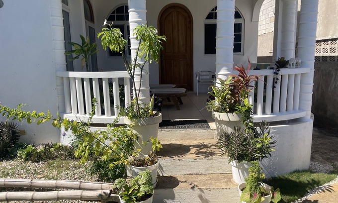 Montego Bay Villa | Three bedroom detached villa close to Montego Bay with spectacular ocean views.