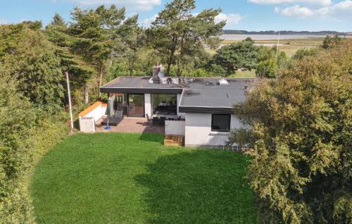 Thyholm House | Three-Bedroom Holiday Home Thyholm With A Fireplace 06