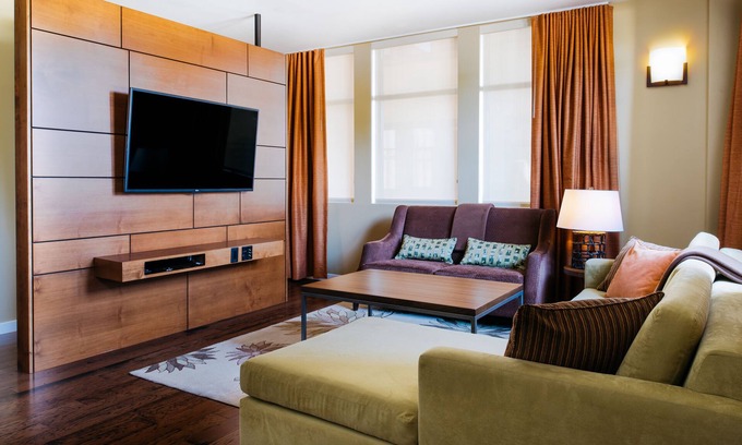Healdsburg Apartment | Three-Bedroom Hotel Suites in Downtown Healdsburg