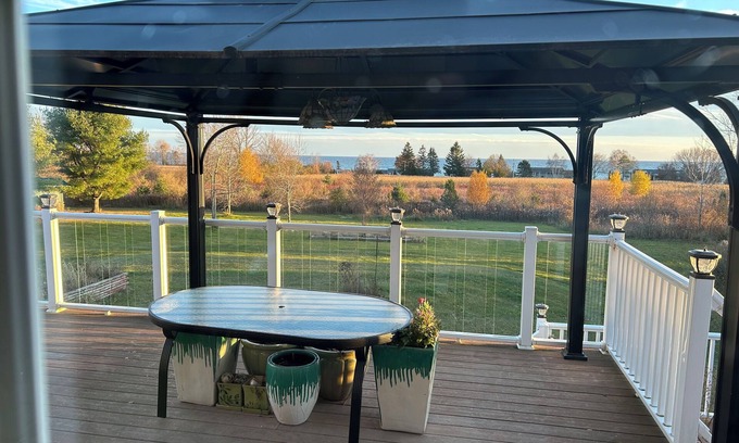 Colborne House | three bedroom share kitchen, dining room, leaving room, with AC in Colborne