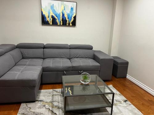 Mississauga Apartment | Three Bedrooms House with Free parking