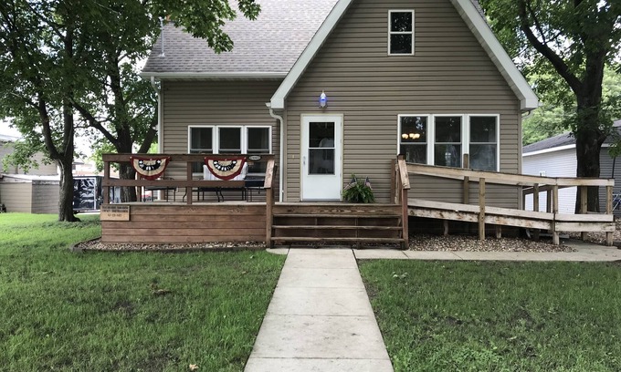 Clear Lake House | Three Blocks To The Lake! 4 Bedroom House With Two Stall Garage Sleeps 8