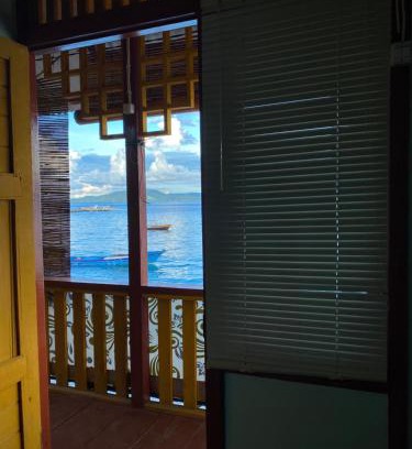 Manado City Centre House | Three Ken Homestay & Cafe
