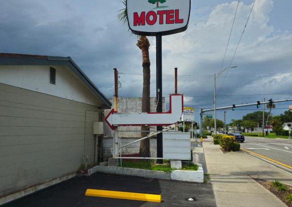 Titusville Hotel | Three Oaks Motel - Titusville