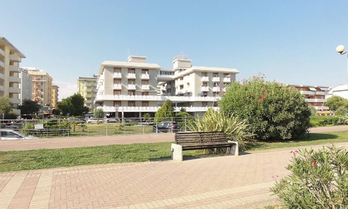 Bibione Lido dei Pini Apartment | Three-room renovated apartment in beachfront condominium