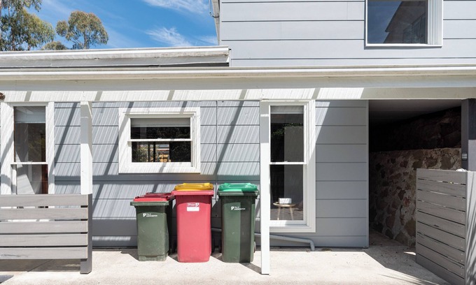 West Launceston House | Thrower Cottage: Gateway to the Cataract Gorge