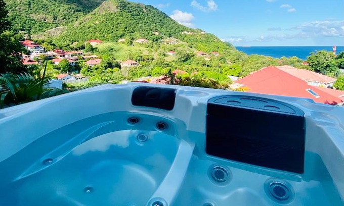 Terre-de-Haut Apartment | Ti karet - Charmant logement avec Jacuzzi et vue mer