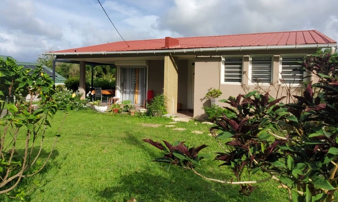L'Ajoupa-Bouillon Villa | Ti-Kaz fleurie, the bouillonaise getaway