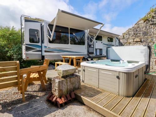 Saint Breward House | Tickeydoo, Tor Down Quarry