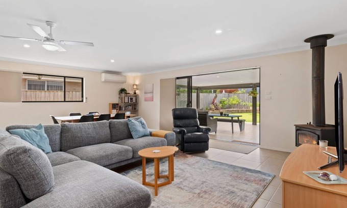 Tomakin House | Tides at Tomakin - walk to the beach