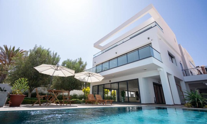 Agadir Hotel | TigMAÏA Guest House In Agadir for Traditional Art and Culture