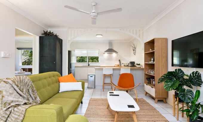 Bungalow Condo | Tiki Dreams: Charming Cairns Retreat with Pool, Balcony & Easy Access to the City Center