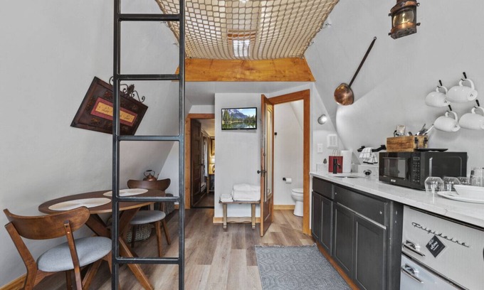 Colorado Springs Cabin | Timber Lodge Cabin #4