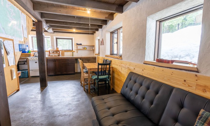 Retallack Cabin | Timberframe Off-Grid cabin in the woods