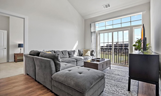 Eisenhower East Apartment | Time to Relax/Cozy Old Town LOFT