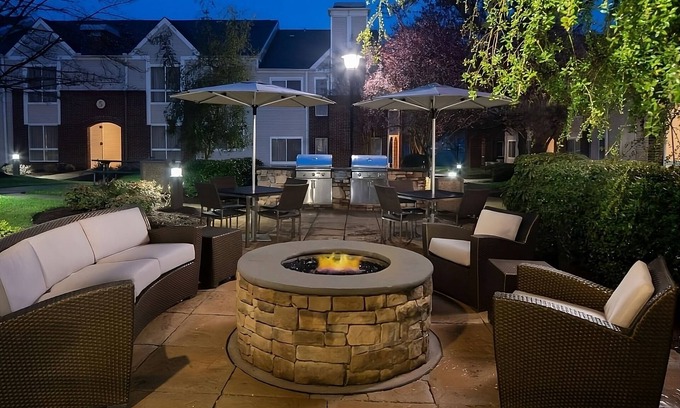 Brentwood Hotel | Time To Relax in Your Suite! Full Kitchen, Outdoor Pool, Free Breakfast