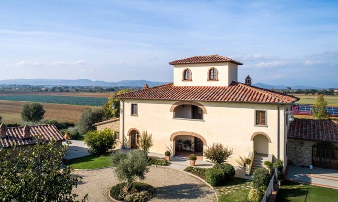 Puliciano House | Timeless Tuscan Holiday Stay