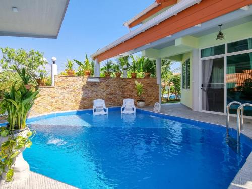 Ban Phe House | Tina's Living Paradise II - Guesthouses with private pool, 5 min to beach