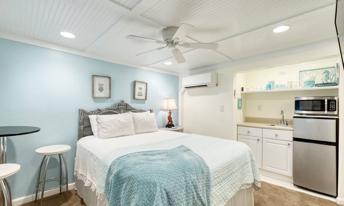 Folly Beach House | Tiny but perfect, super close to the beach.
