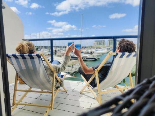 Seafront Apartment | Tiny float home Brighton
