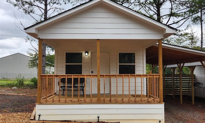 Leesburg House | Tiny Home in Leesburg - Convenient to Leesburg Landing and Cherokee Rock Village