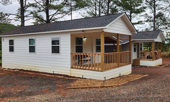 Leesburg House | Tiny Home in Leesburg - Convenient to Leesburg Landing and Cherokee Rock Village
