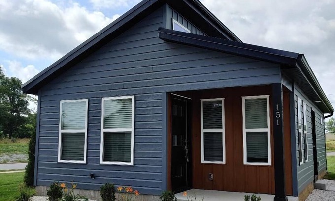 Centerton House | Tiny Home near MTB Trails, Wal-Mart HQ, Sleeps 6