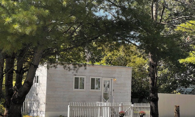 Farmington Falls Cottage | Tiny Home ski Sugarloaf, Saddleback & Sunday River, pet friendly, furnished