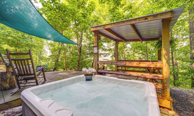 Newport Cabin | Tiny Home w/Private Sauna in Woods of Newport!