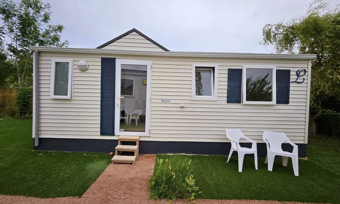 Geraardsbergen Ski Chalet | Tiny house 6B by pond - ideal for expats, entrepreneurs & nature lovers