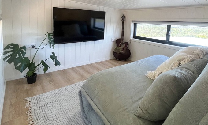Agnes Water Cabin | Tiny house, big views- native bush setting, 5 mins to beach!