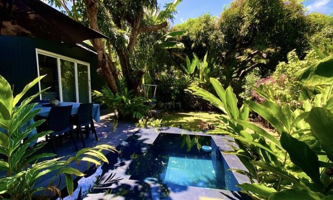 Tahiti House | Tiny house by the beach with its private pool