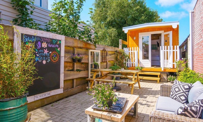 Callantsoog House | Tiny House In Our Little Garden: Luxury Stay in the Beautiful Center of Callantsoog - Discover the Attractive Furnishings and Practical Layout