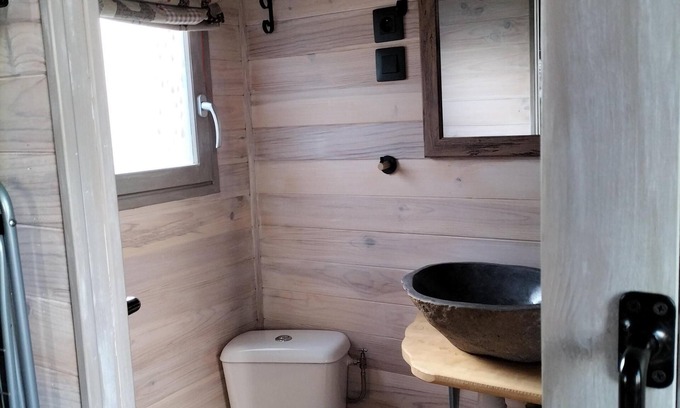 Saint-Vallier Cabin | Tiny house in the countryside